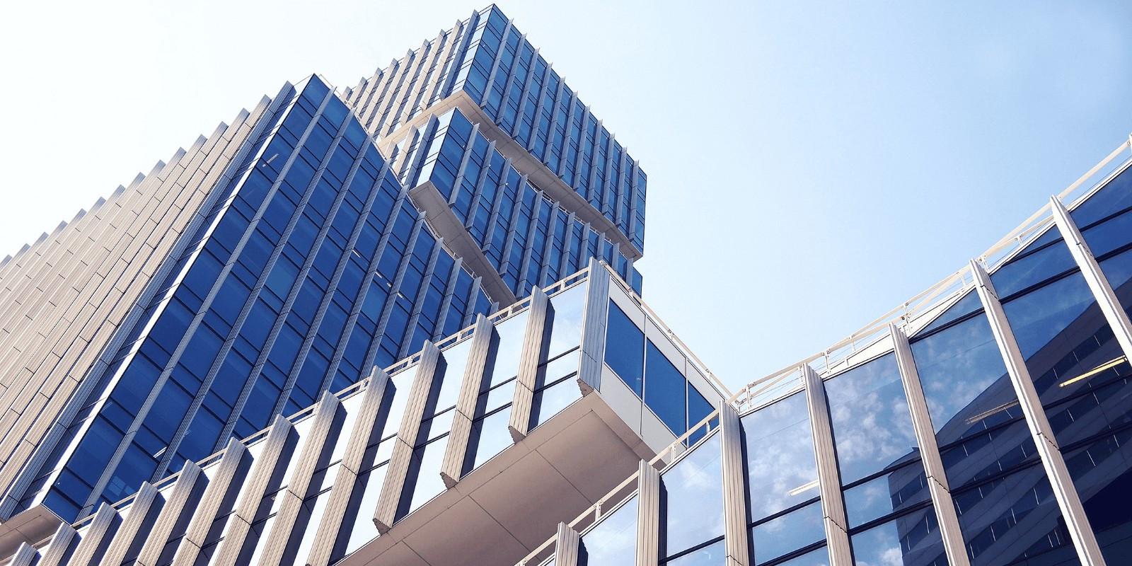 ¿Bajo qué figura legal comprar una propiedad? ¿Con el nombre de una empresa registrada o a título personal?